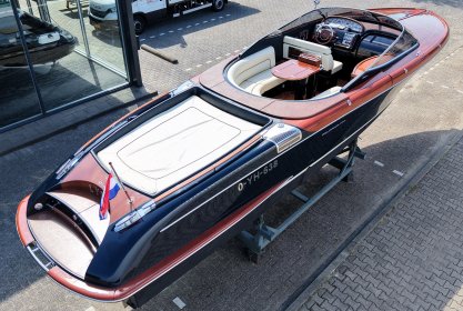 Riva Aquariva Super 33', Speedboat und Cruiser for sale by Delta Watersport