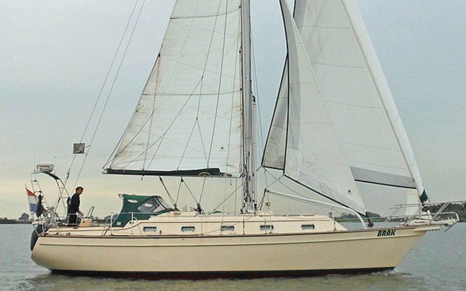 Island Packet 380, Sailing Yacht for sale by HollandBoat International Yachtbrokers