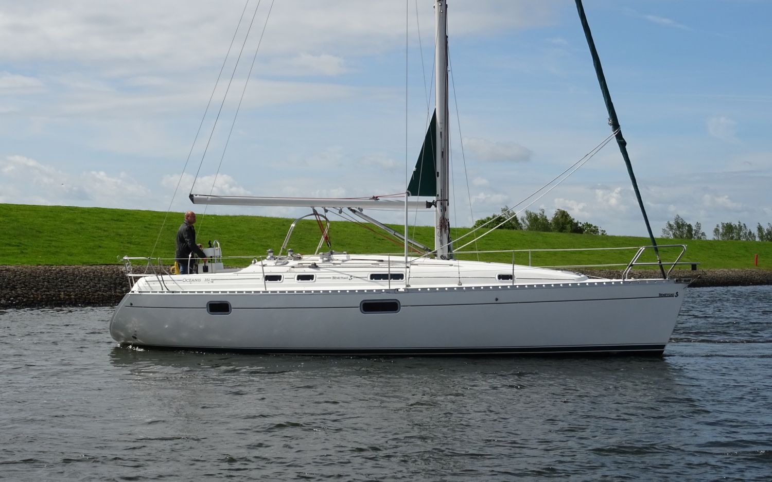 Beneteau Oceanis 351, Zeiljacht for sale by HollandBoat International Yachtbrokers