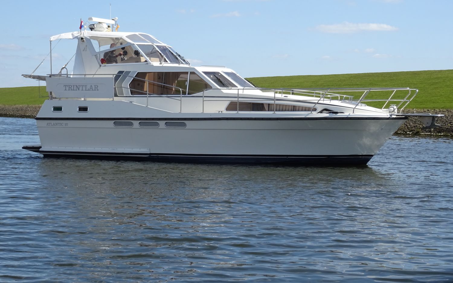 Atlantic 37, Motor Yacht for sale by HollandBoat International Yachtbrokers