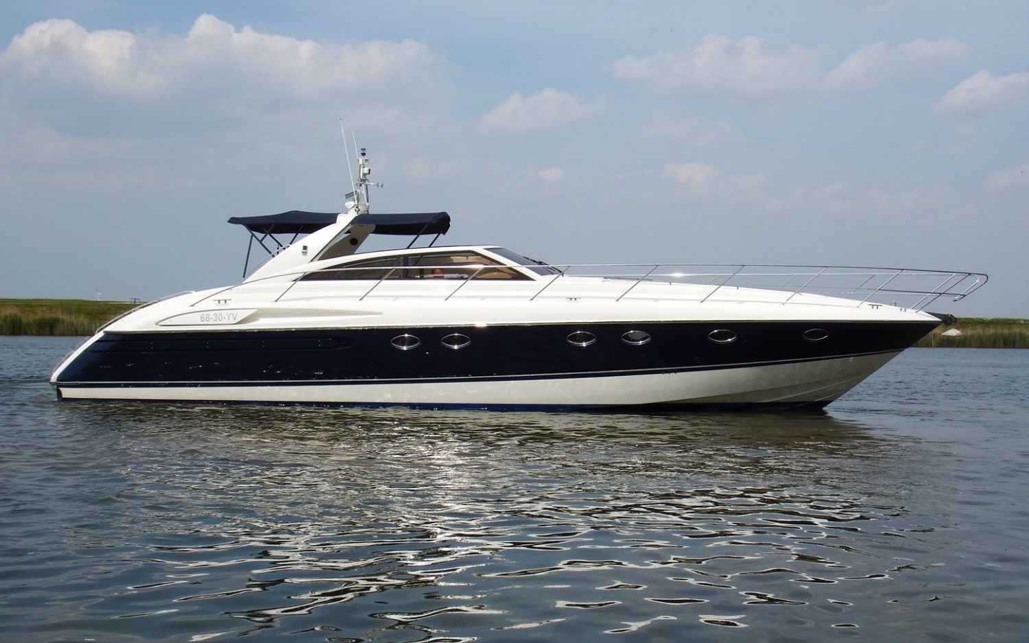 Princess V 52, Motoryacht for sale by HollandBoat International Yachtbrokers