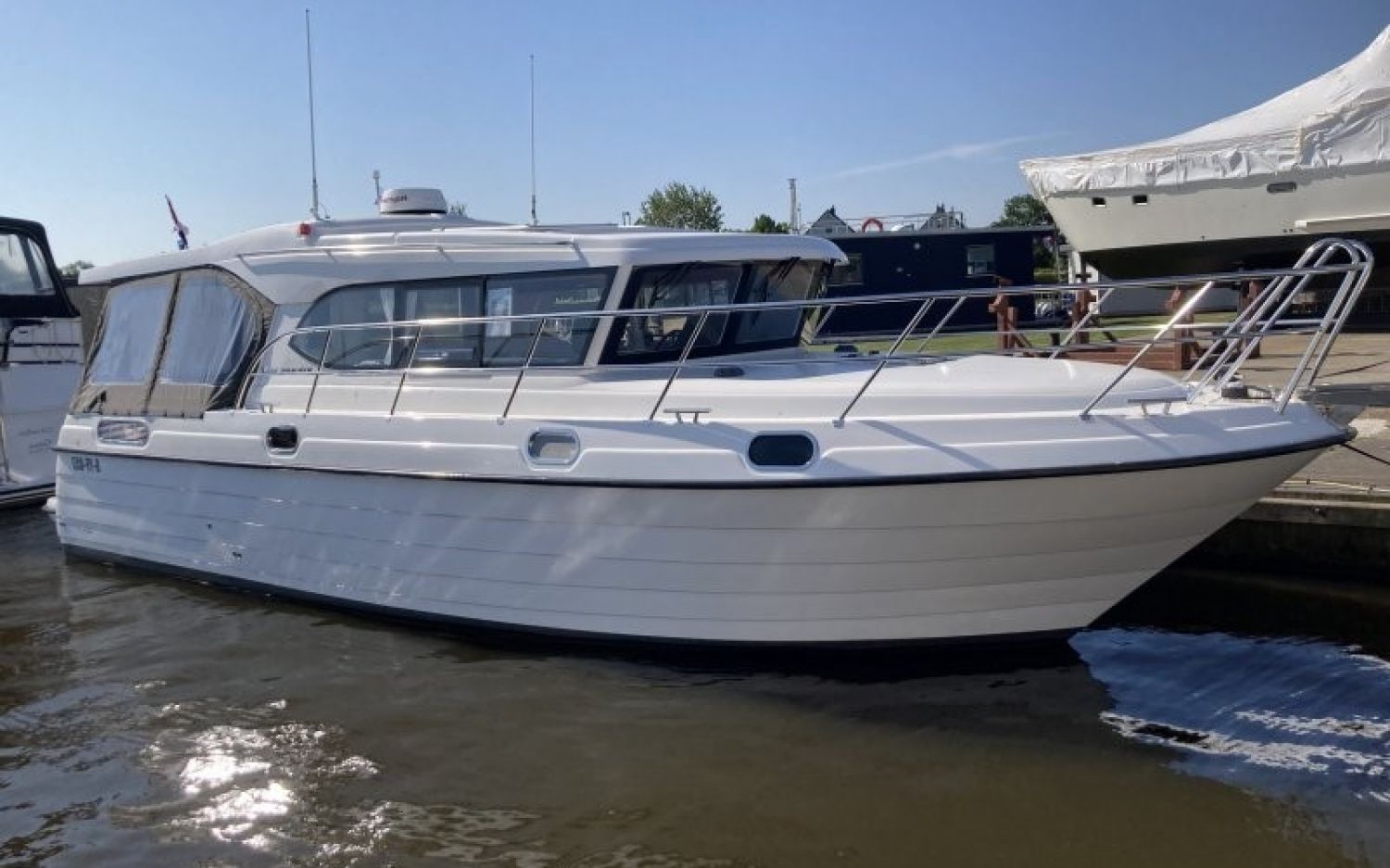 Viknes 1030, Motorjacht for sale by HollandBoat International Yachtbrokers