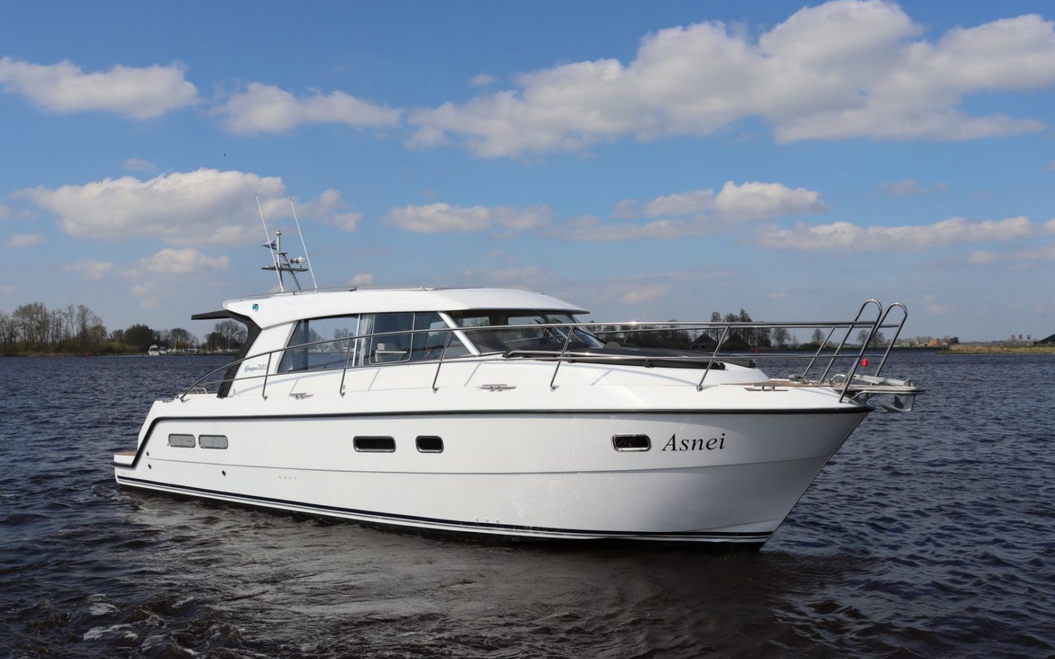 Saga 385, Motoryacht for sale by HollandBoat International Yachtbrokers