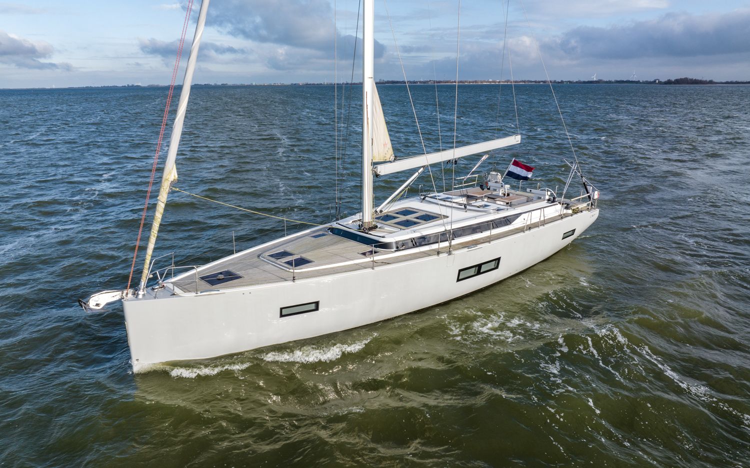 Bavaria C57, Motor Yacht for sale by HollandBoat International Yachtbrokers