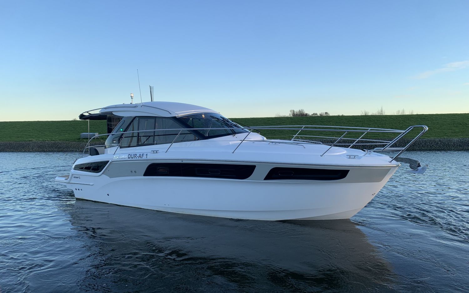 Bavaria S36 COUPE, Motorjacht for sale by HollandBoat International Yachtbrokers
