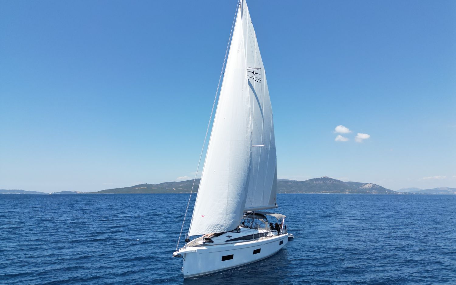 Bavaria C42, Sailing Yacht for sale by HollandBoat International Yachtbrokers