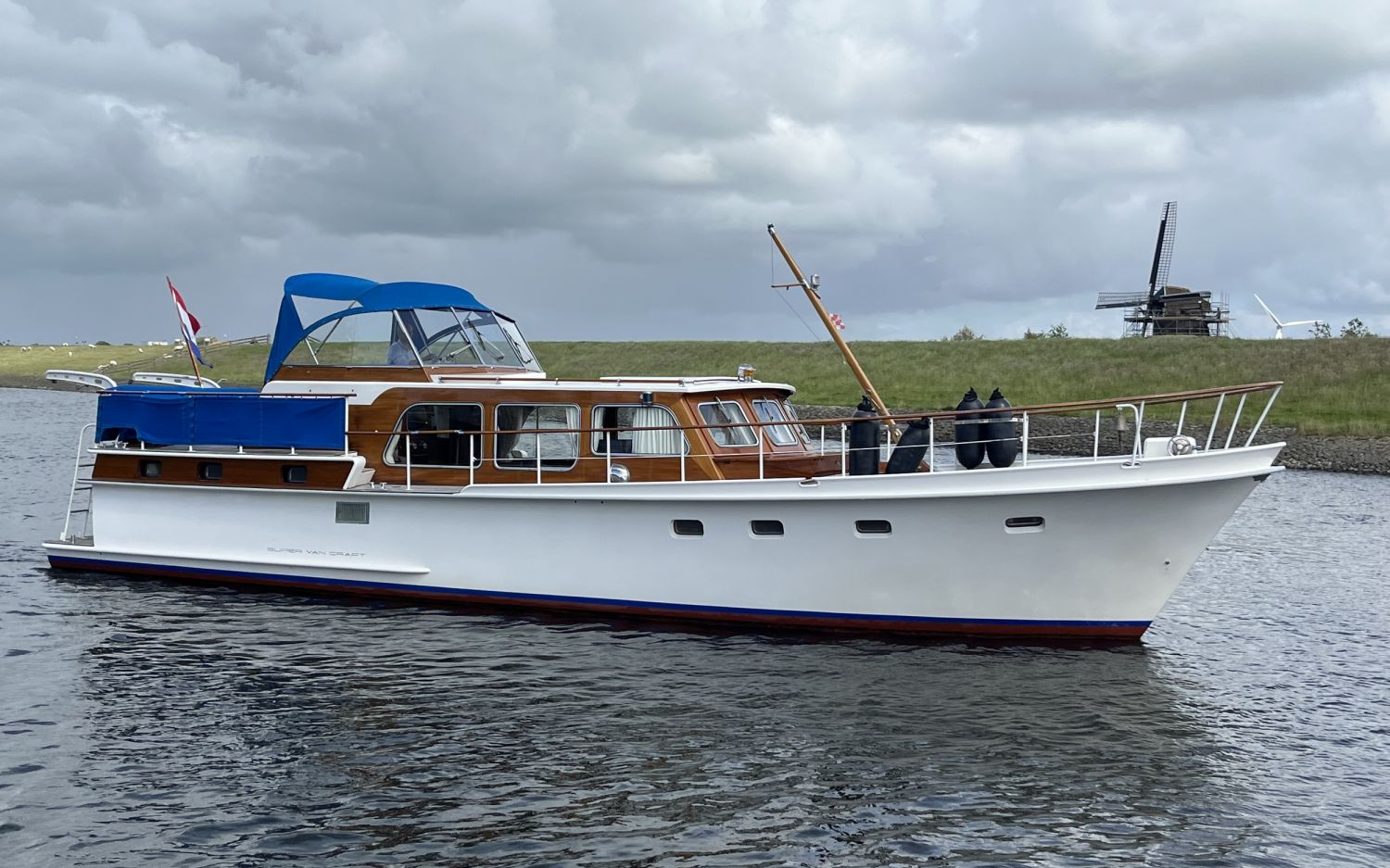 Super Van Craft 1380, Motorjacht for sale by HollandBoat International Yachtbrokers