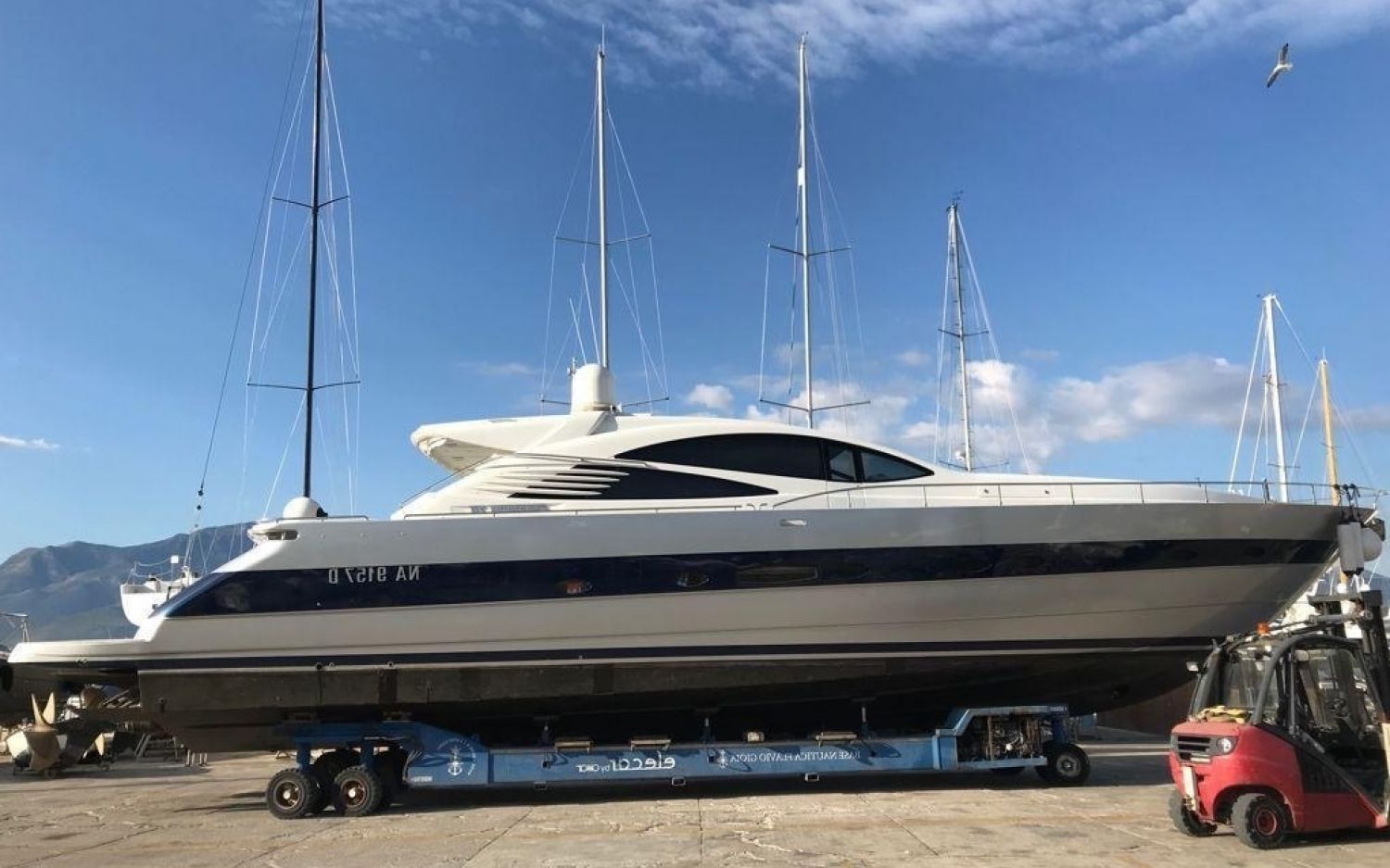 Pershing 76, Superjacht motor for sale by HollandBoat International Yachtbrokers