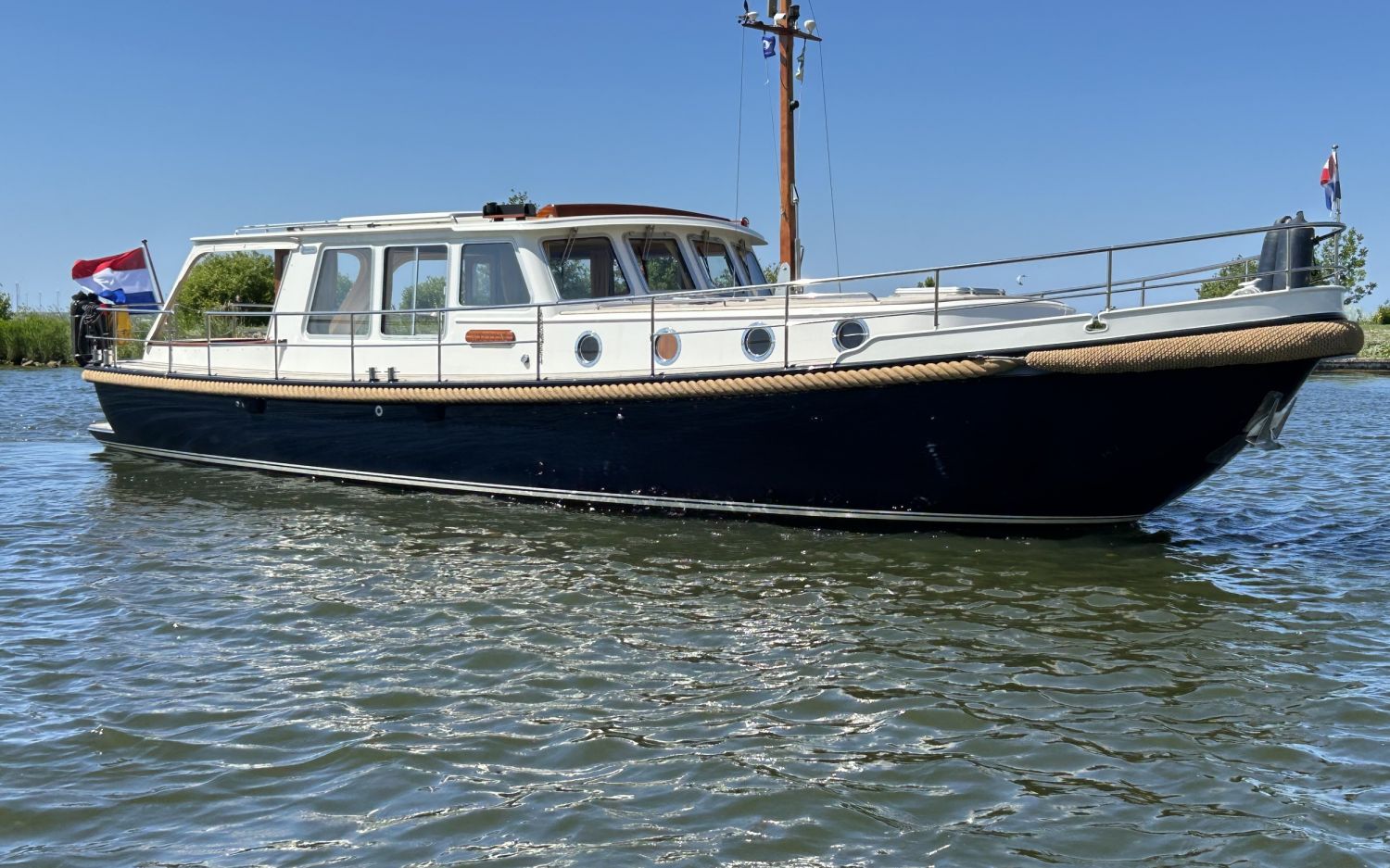 Grouwstervlet 1350, Motoryacht for sale by HollandBoat International Yachtbrokers