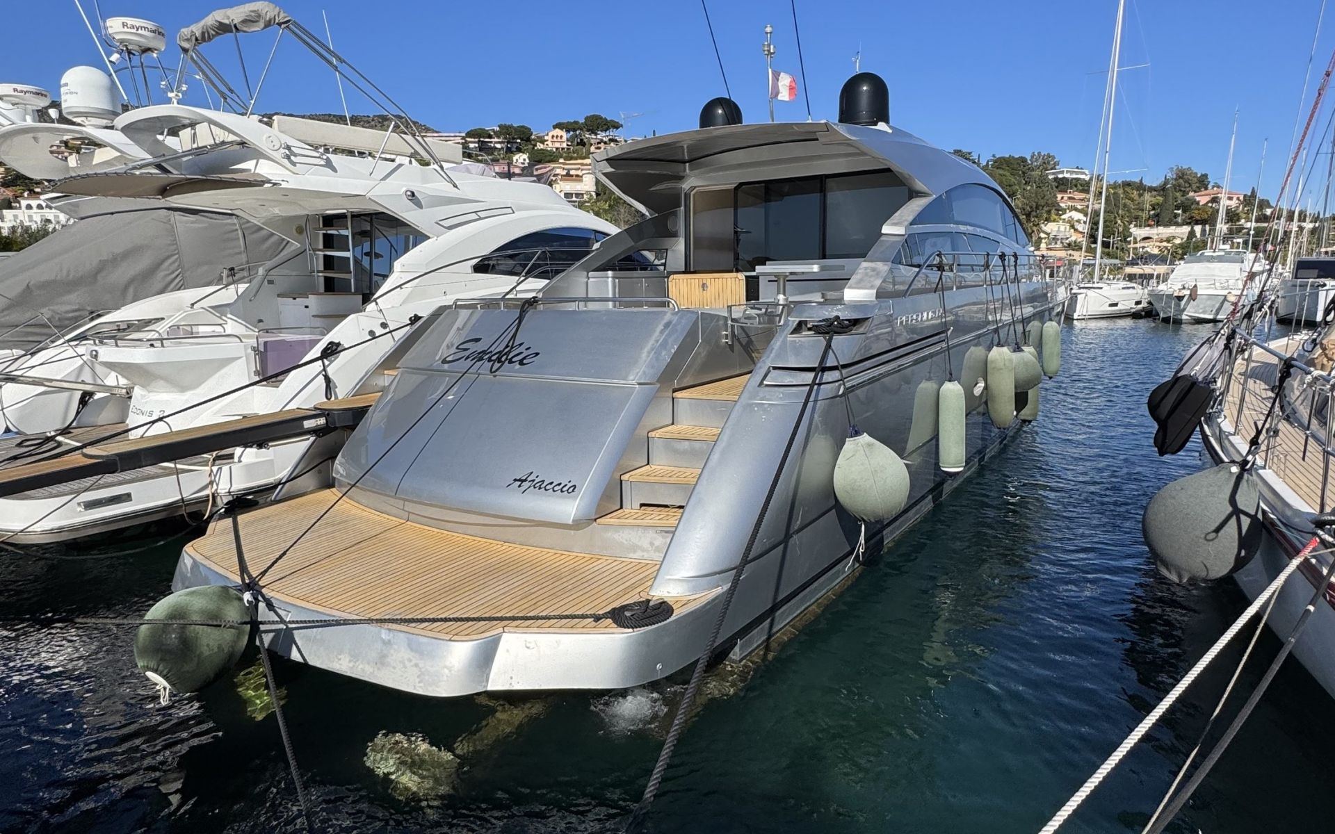 Pershing 64, Superjacht motor for sale by HollandBoat International Yachtbrokers