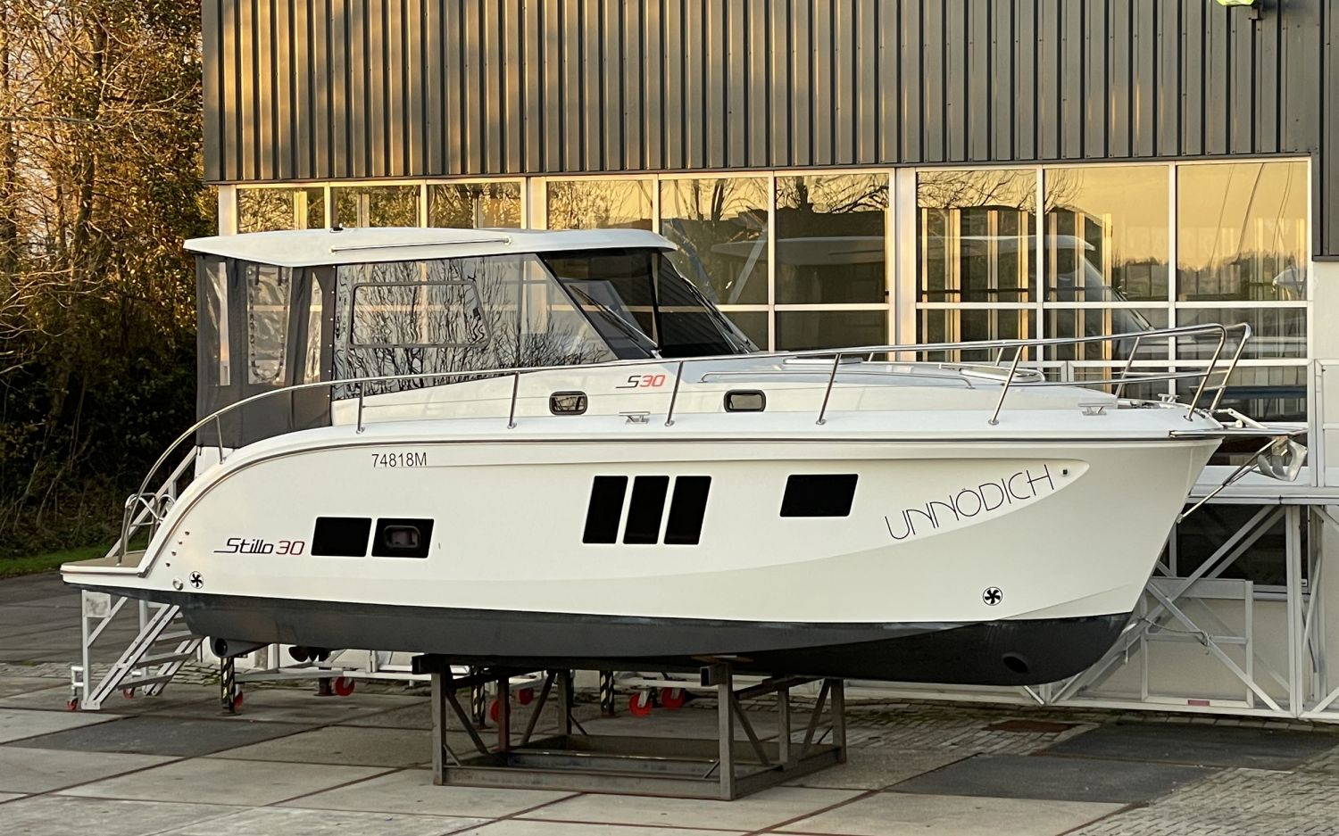 Stillo 30, Motorjacht for sale by HollandBoat International Yachtbrokers