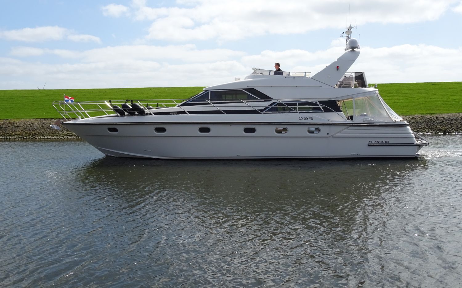 Atlantic 53 Fly, Motor Yacht for sale by HollandBoat International Yachtbrokers