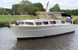 Polyflash 915, Barcă cu motor