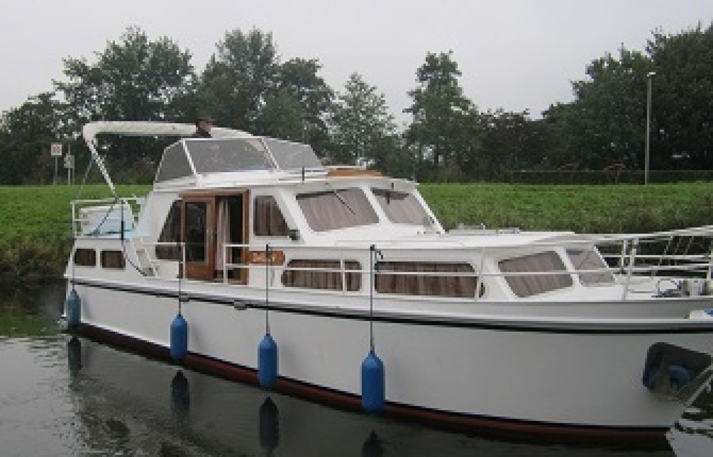 snelheid uitroepen noot Millboot - 975 Salon kruiser - Motorjacht te koop - Bootveiling.com