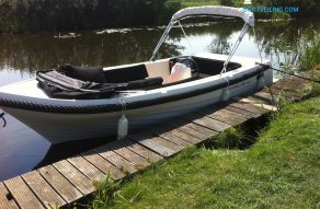 Admiral 585 Tender Met Trailer