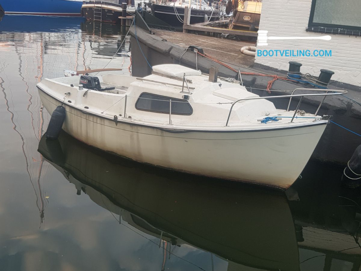 Beneteau - Kajuitboot 350 - Open motorboot en roeiboot te koop -