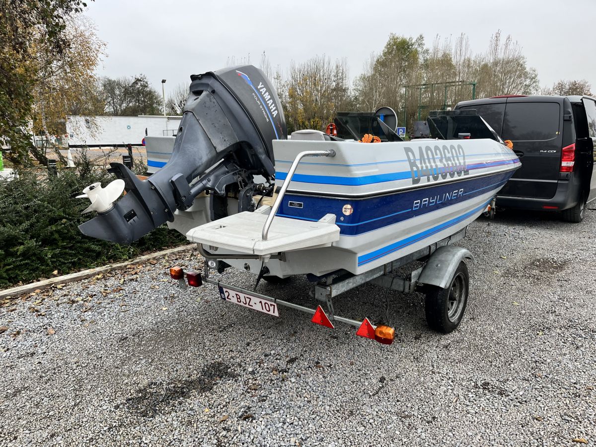 Bayliner Capri 1700 Bowrider Complete Windshield Set with Starboard Rail