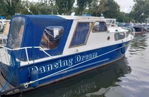 Jen V-kruiser Salonboot
