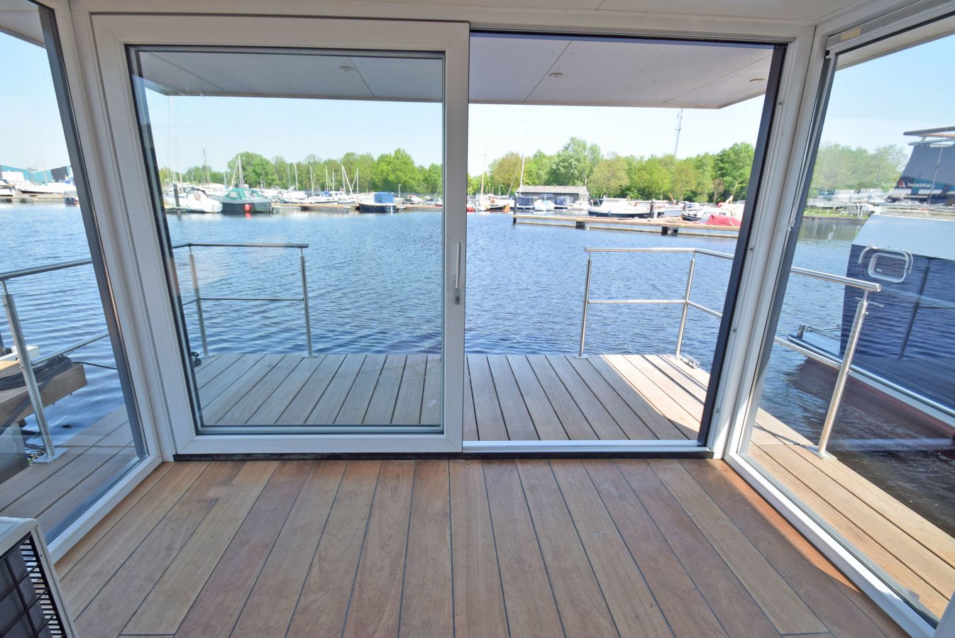 Dock25 - Houseboat - Sailing Houseboat For Sale - Bootveiling.com