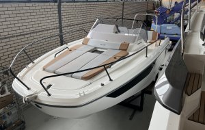 Beneteau Flyer 8 Sundeck, Speed- en sportboten for sale by Serry, Jachtwerf & Jachtmakelaardij