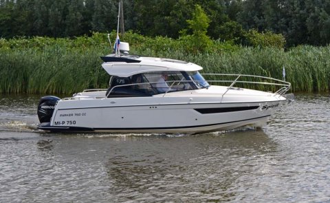 Parker 750 Cabin Cruiser, Speedboat and sport cruiser for sale by Boarnstream Yachting