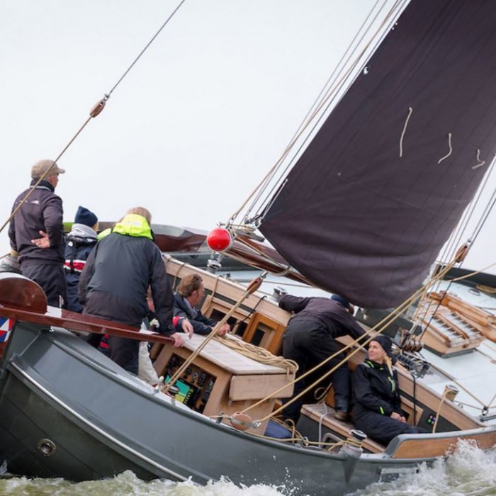 Lemsteraak LE 111 - Visserman Uitvoering, Plat- en rondbodem, ex-beroeps zeilend for sale by Chris Beuker Maritiem