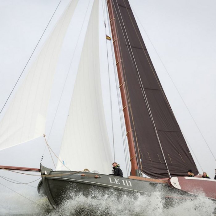 Lemsteraak LE 111 - Visserman Uitvoering, Plat- en rondbodem, ex-beroeps zeilend for sale by Chris Beuker Maritiem