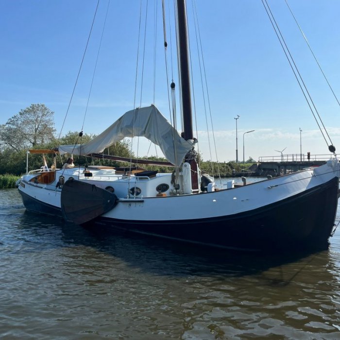Tjalk Paviljoen, Plat- en rondbodem, ex-beroeps zeilend for sale by Chris Beuker Maritiem