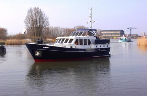 Blauwe Handtrawler Royal Class