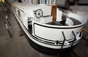 Houseboat Widebeam