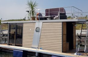 Campi 300 Houseboat