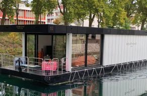 Houseboat Evolution