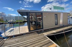 Campi 340 Houseboat