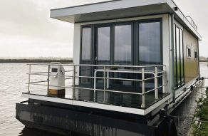 Vamos Met Ligplaats 46 Houseboat