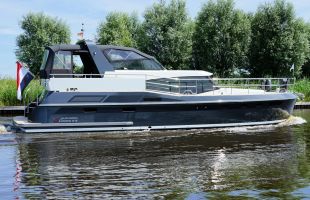 Vri-Jon Contessa 47 AC, Bateau à moteur