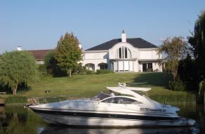 Pershing 37