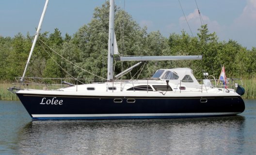 Catalina 387, Zeiljacht for sale by White Whale Yachtbrokers - Sneek