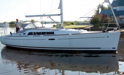 Beneteau Oceanis 37, Segelyacht for sale by White Whale Yachtbrokers - Sneek