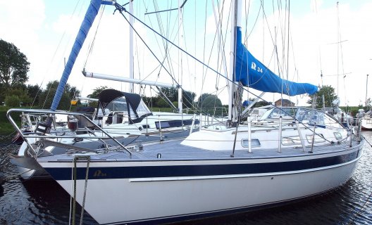 Hallberg Rassy 34, Segelyacht for sale by White Whale Yachtbrokers - Willemstad