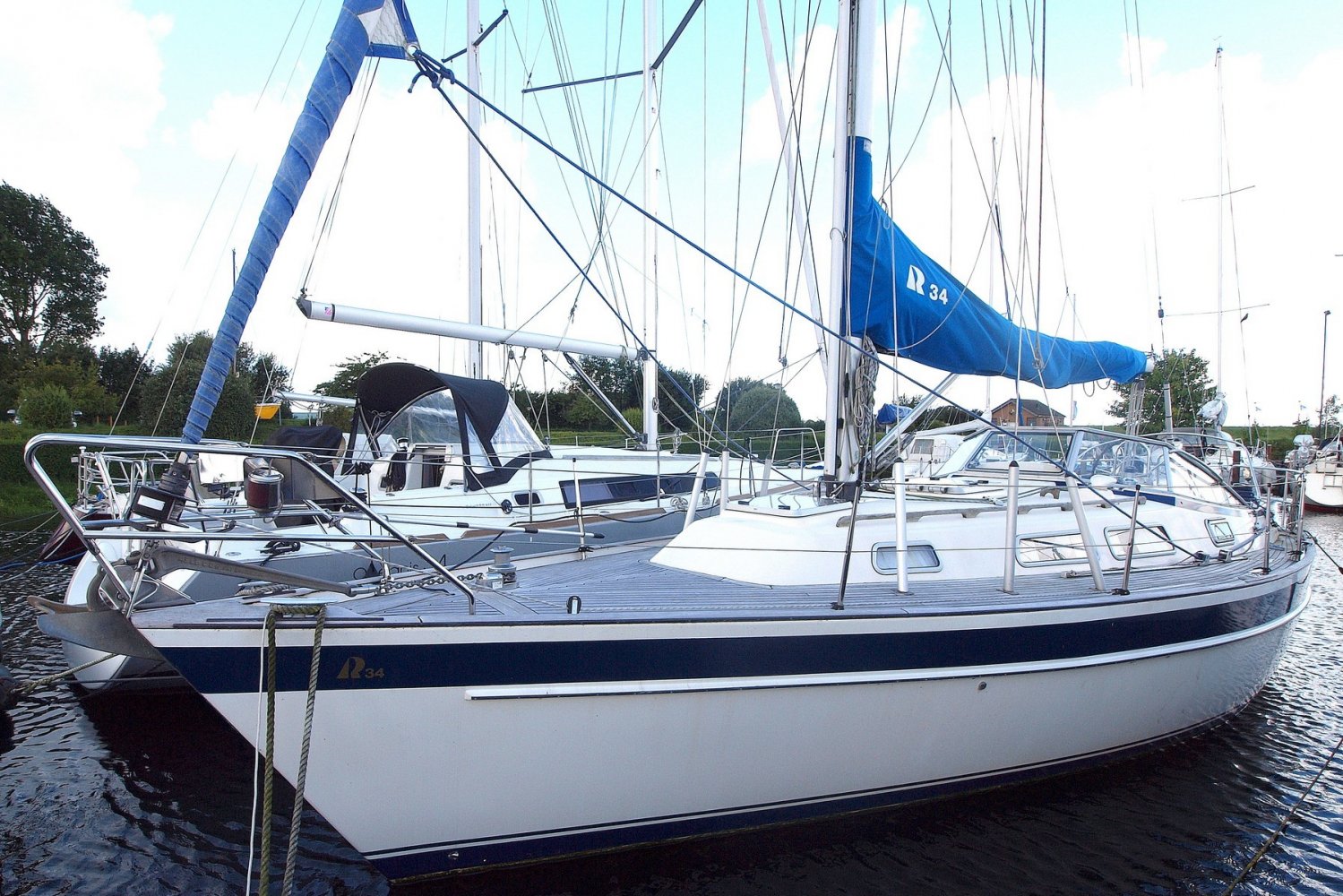 Hallberg Rassy 34 zeilboot te koop White Whale Yachtbrokers Hallberg Rassy 34 zeilboot te koop White Whale Yachtbrokers