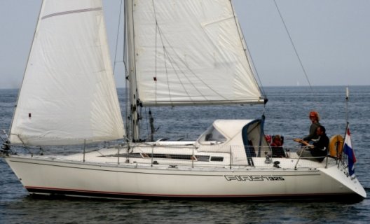 Beneteau First 325, Sailing Yacht for sale by White Whale Yachtbrokers - Willemstad