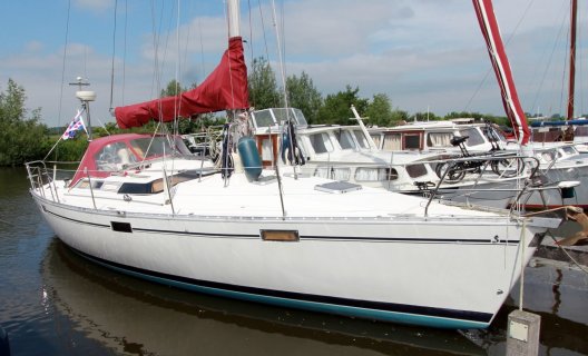 Beneteau OCEANIS 390, Segelyacht for sale by White Whale Yachtbrokers - Sneek