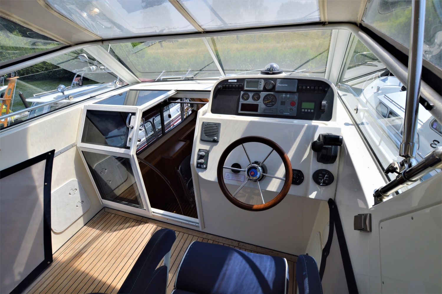 Etap 1100 AC motorboat for sale | White Whale Yachtbrokers