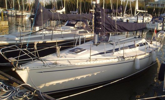 Elan 331, Segelyacht for sale by White Whale Yachtbrokers - Willemstad