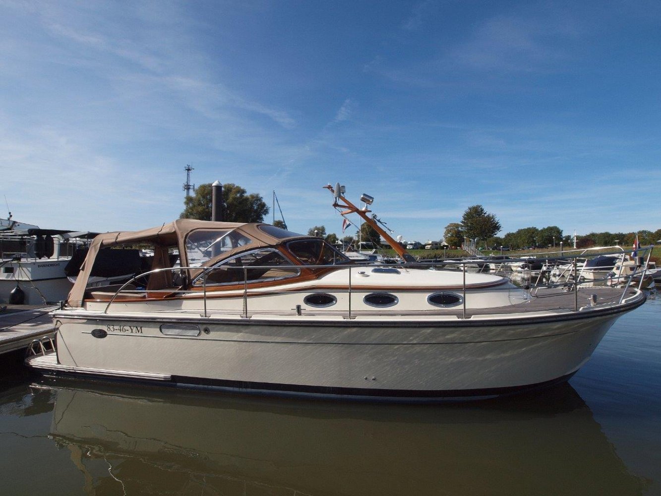 interboat-intercruiser-34-motorboot-te-koop-white-whale-yachtbrokers