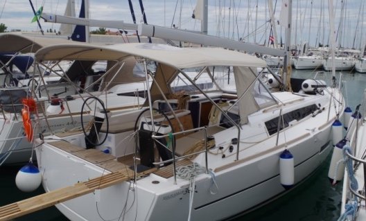 Dufour 360 Grand Large, Segelyacht for sale by White Whale Yachtbrokers - Croatia