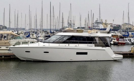 Sealine F42, Motor Yacht for sale by White Whale Yachtbrokers - Finland