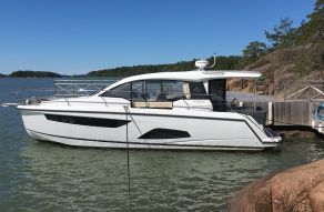 Sealine C330