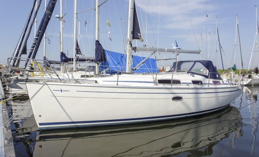 Bavaria 35 Cruiser, Zeiljacht for sale by White Whale Yachtbrokers - Enkhuizen