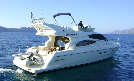 Ferretti 480, Motorjacht for sale by White Whale Yachtbrokers - Finland